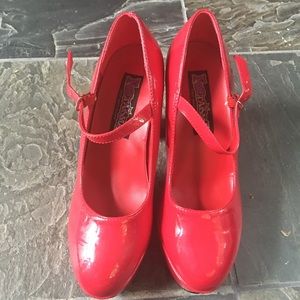 Almost New Red Patent Mary Jane Platform sz 7M